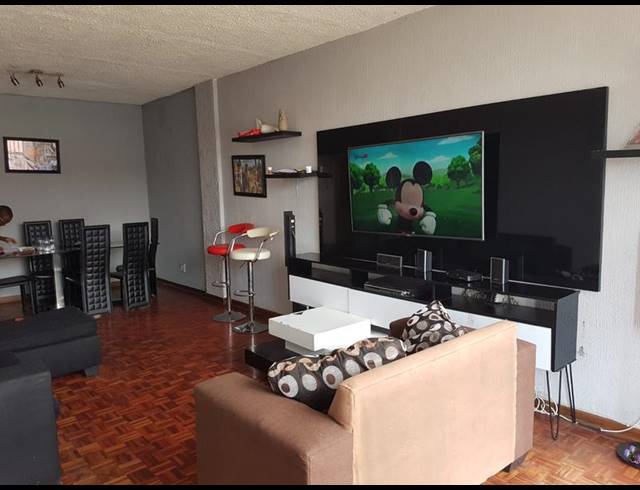 2 BEDROOM APARTMENT FOR SALE IN SYMHURST